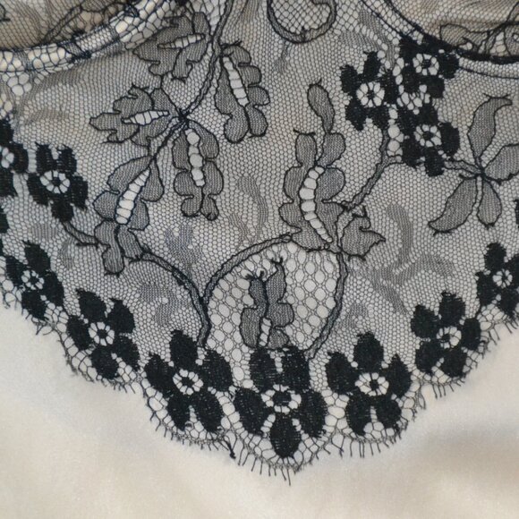 Vintage 1990s Victoria's Secret 100% SILK Ivory/Black Lace Night Gown Gold Tag M - Picture 6 of 16